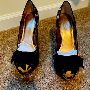 Size 9.5 very comfortable.